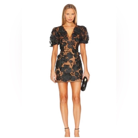 Elliatt Dresses & Skirts - Elliatt Rosalind Dress